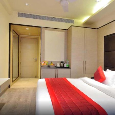 Hotel Royal Grand - Opposite Axis Bank East Patel Nagar Nova Deli Exterior foto