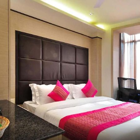 Hotel Royal Grand - Opposite Axis Bank East Patel Nagar Nova Deli Exterior foto