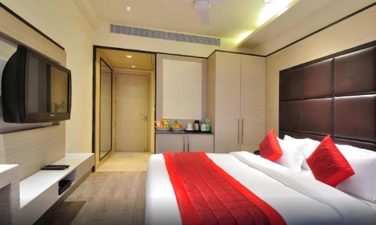 Hotel Royal Grand - Opposite Axis Bank East Patel Nagar Nova Deli Exterior foto