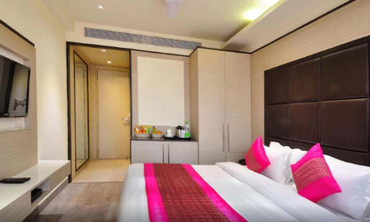 Hotel Royal Grand - Opposite Axis Bank East Patel Nagar Nova Deli Exterior foto