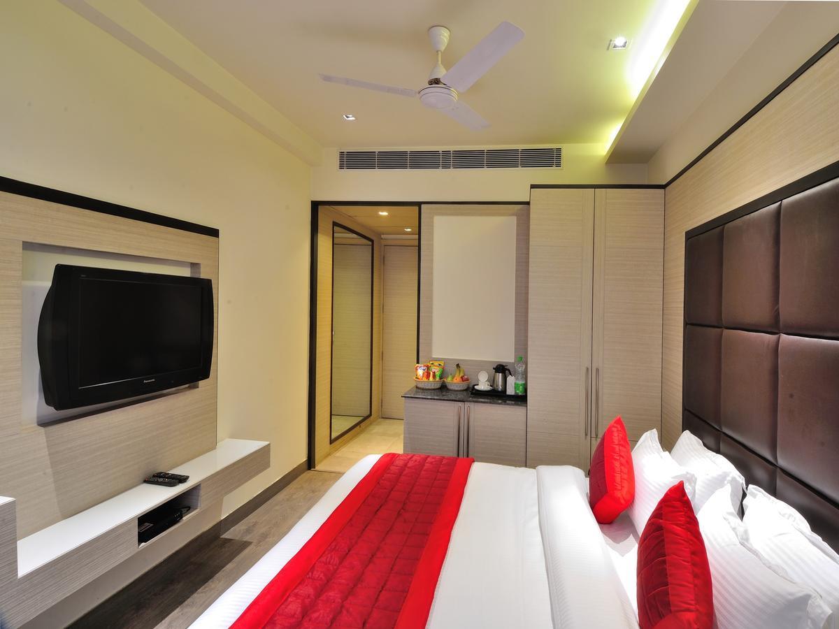 Hotel Royal Grand - Opposite Axis Bank East Patel Nagar Nova Deli Exterior foto